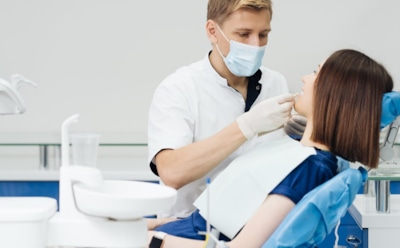 Выпала пломба: когда нужно срочно к врачу и чего нельзя делать — главные ошибки