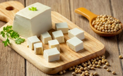 Тофу — продукт-хамелеон: от супов до тортов — польза, применение и ограничения