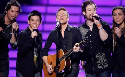 Жирберг из канализации сорвал концерт Брайана Адамса