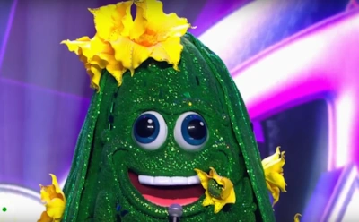 Огурчик — Джарахов? Пытаемся угадать, кто скрывается в этом образе на шоу «Маска»