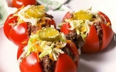 Бургер без булочки: томатный чизбургер с фаршем и сыром — сытный и необычный вариант