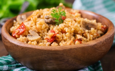 Ароматный плов с грибами и булгуром: полезное сочетание — насыщенный вкус без мяса