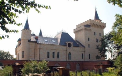 Замок испортил жизнь: соседи Пугачевой выступили с коллективной жалобой