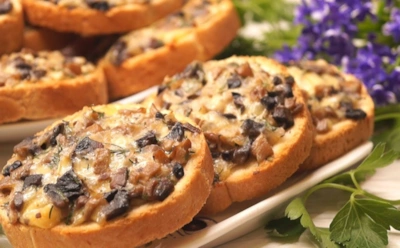 Быстрые горячие бутерброды с грибами: хрустящая корочка, ароматная начинка — готовим за 10 минут