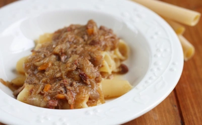 Загадка вкуса итальянской кухни: готовим генуэзский соус — мясо, лук и чудесный аромат