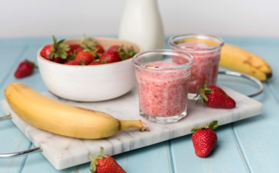 Праздничный завтрак: бананово-клубничный смузи — вкус и польза для всей семьи