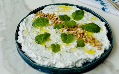 Турецкая классика: соус хайдари — идеальный спутник для мяса, овощей и бутербродов