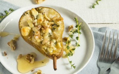 Сладкое тепло: груши с йогуртом и орехами — десерт для уютных вечеров