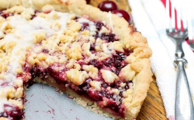 Песочный пирог с вишней — вкус удовольствия: простой рецепт для аппетитного десерта — нежность и красота