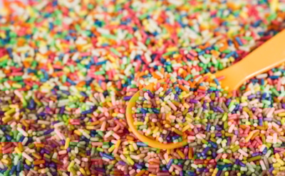 Кондитерская посыпка и ее виды: секреты декора десертов — от классики до экзотики
