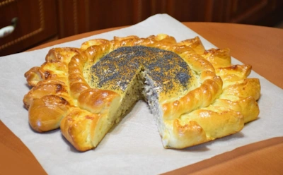 Пирог «Подсолнух»: аппетитная выпечка с мясом и сыром — удивите гостей