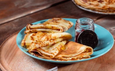 Нежные, как облака: секрет идеальных заварных блинов на молоке и кипятке — тают во рту