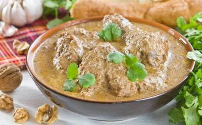 Порадуйте себя вкусным сациви: классический грузинский соус к хинкали — рецепт с грецкими орехами и специями