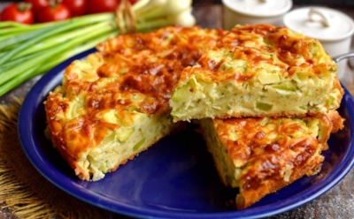 Сырно-кабачковое удовольствие: нежный вкусный пирог по простому рецепту — удобное блюдо для будней и торжеств