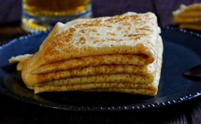 Плоское на пенном: как приготовить мягкие и ароматные блины на пиве — необычный рецепт к Масленице