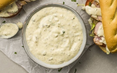 Французский секрет для рыбы и не только: попробуйте приготовить классический соус ремулад — пикантный вкус