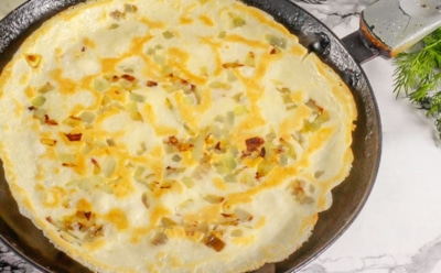 С луковым припеком: яркий вкус Масленицы — рецепт аппетитных блинов