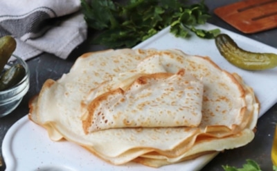 Когда рассол к месту: огуречные блинчики для полезного завтрака — легкое и аппетитное блюдо