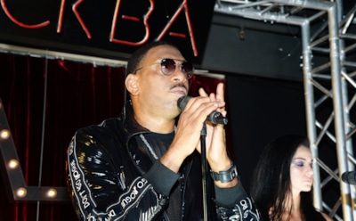 «Водку уважает, но пить не будет»: звезда Bad Boys Blue Кевин Маккой прилетел в Россию