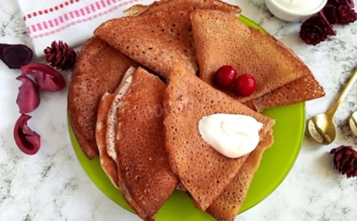 Ржаные блины на кефире: простой рецепт с насыщенным вкусом — идеальны для завтрака