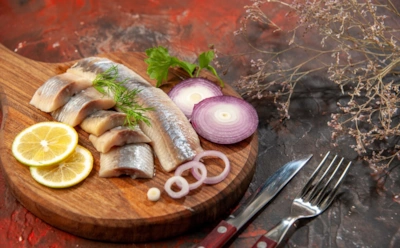 Как быстро разделать сельдь: простой способ без лишних костей — готово за пару минут