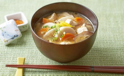 Японский суп кэнтин-дзиру: насыщенный бульон с овощами и тофу — рецепт традиционного блюда