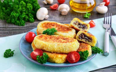 Хрустящая корочка и нежная начинка: картофельные зразы с грибами — простой рецепт для сытного ужина