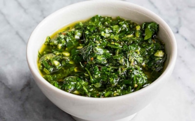 Ароматный акцент к любому блюду: чимичурри из Аргентины — пикантный соус с зеленью и специями