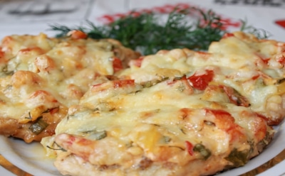 Сочное мясо и нежные овощи в одном угощении: мясо по-французски в мультиварке — простой рецепт с румяной корочкой