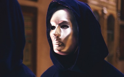 Перешли на темную сторону: российских звезд погрузили в психологический эксперимент в Марокко