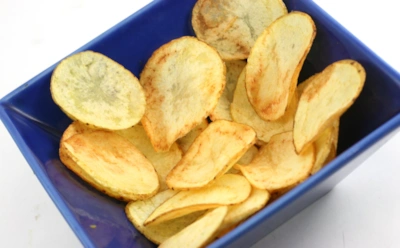 Домашние чипсы без масла: полезный рецепт в микроволновке — хрустящая закуска за минуты