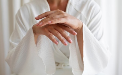 Молодость ваших рук: как сохранить красоту и защитить кожу — эффективные советы