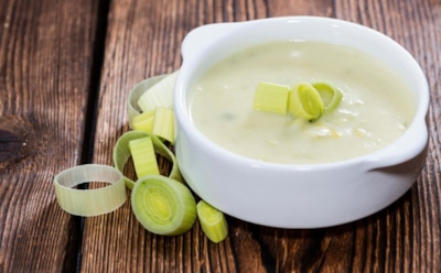 Аппетитная заправка с бархатной текстурой: рецепт соуса из лука-порея — универсальная подливка для блюд