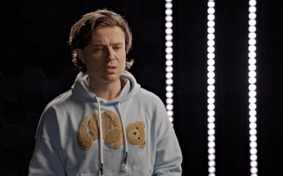 «Я же не собака»: Прохор Шаляпин пострадал на съемках шоу «В темноте»