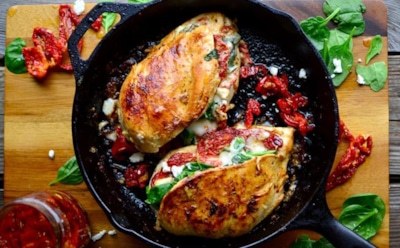 Курочка с Сицилии: яркое угощение с каперсами, оливками и вялеными томатами — рецепт с неповторимым вкусом