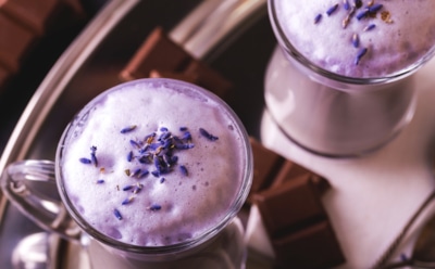 Лавандовый раф за 5 минут: как приготовить дома — нежный вкус и ароматный крем