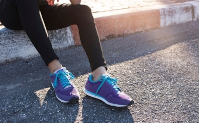 Весна-2025 в ярких красках: трендовые кроссовки сезона — от ретро до Y2K-стиля