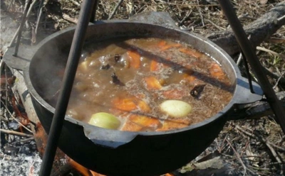 Шурпа с дымком: как приготовить идеальный походный суп, о котором будут вспоминать