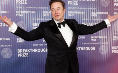 Илон Маск показал фокус на ужине с Трампом и попал на видео