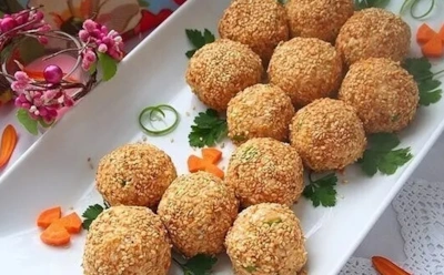 Шарики с сюрпризом: как превратить обычный салат в кулинарный шедевр за 15 минут