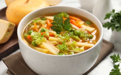 Забытый суперфуд предков: старинный суп из репы возвращается на стол — вы обязаны попробовать его