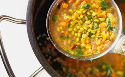 Съесть и помолодеть: этот суп из маша с мятой покорил кухни мира