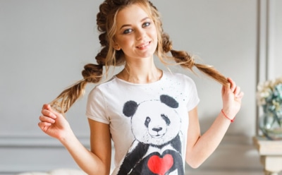 8 стильных футболок, которые будут носить все в 2025 году