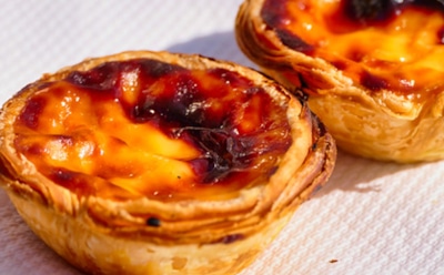 Португальское наслаждение: этот хрустящий десерт с нежнейшим кремом признан одним из вкуснейших в мире