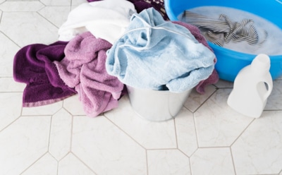 Стиральные ошибки, которые совершают все: запомните эти правила, чтобы не выбрасывать любимую одежду