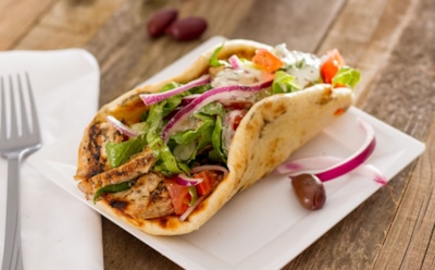 Этот гирос точно вкуснее шаурмы: сдаем рецепт, который сведет с ума после первого укуса