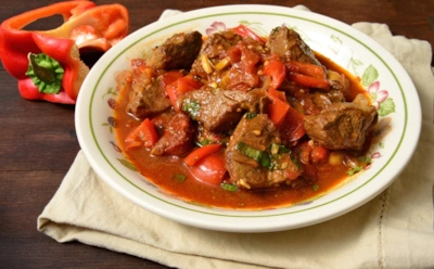 Мега-хит за 1 час: идеальная свинина по-венгерски — туши, перемешай, подай и собери все комплименты