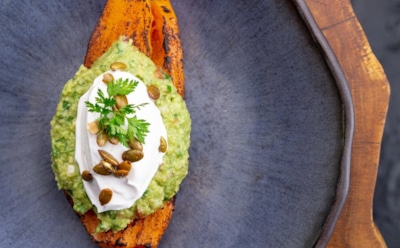 Волшебный дуэт: легкий ужин из батата и гуакамоле, который удивит даже королевский стол
