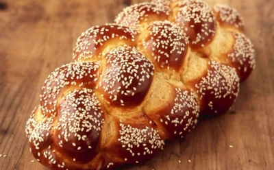 Хала, как в лучших еврейских домах: уникальный пасхальный рецепт и все, что нужно знать о ее плетении