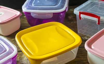 Старые пластиковые контейнеры — это не хлам: 9 простых и крутых решений, которые сэкономят вам деньги